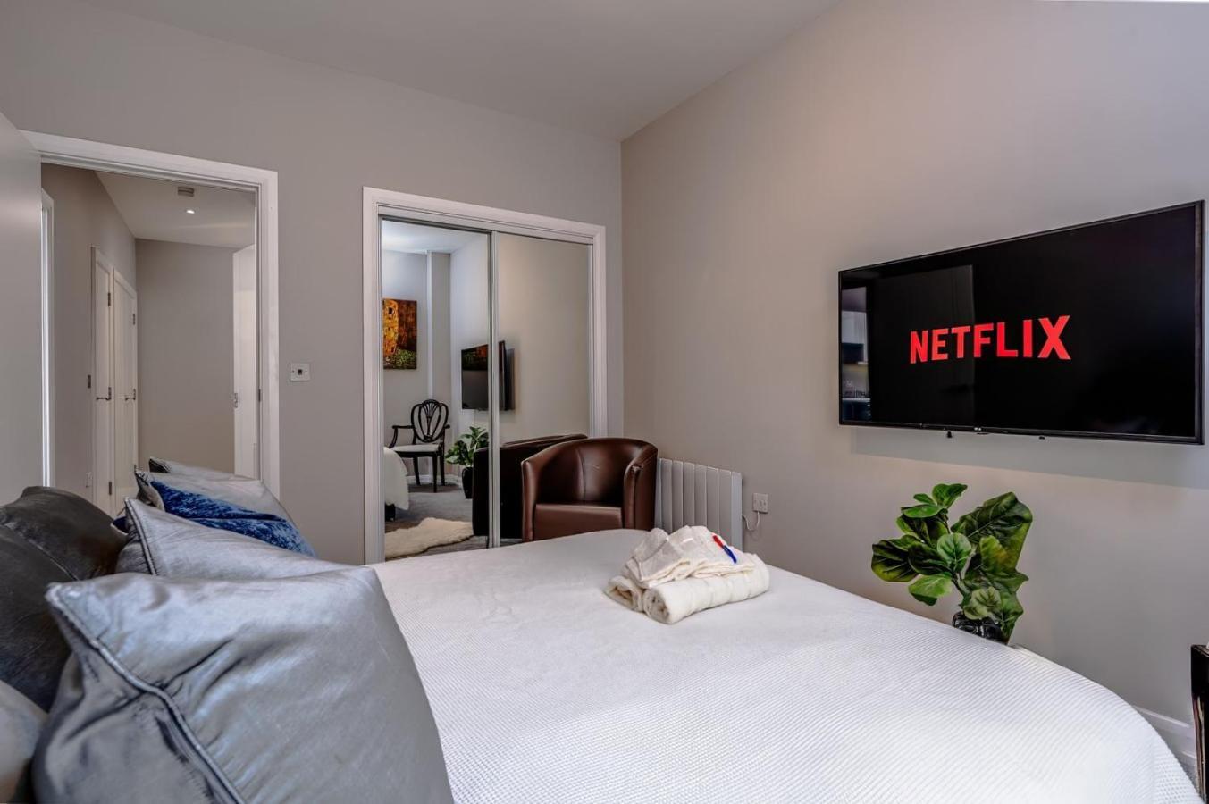 Modern Serviced Apartment: Short Walk To Center Apartment Bristol