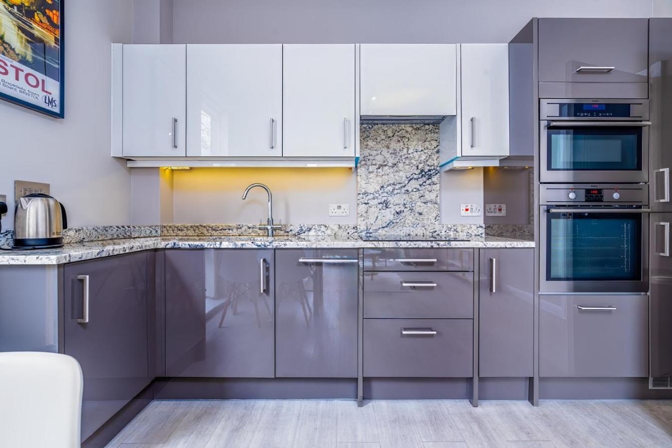 Modern Serviced Apartment: Short Walk To Center Apartment Bristol